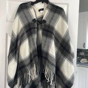 Jessica Simpson one size fits all poncho